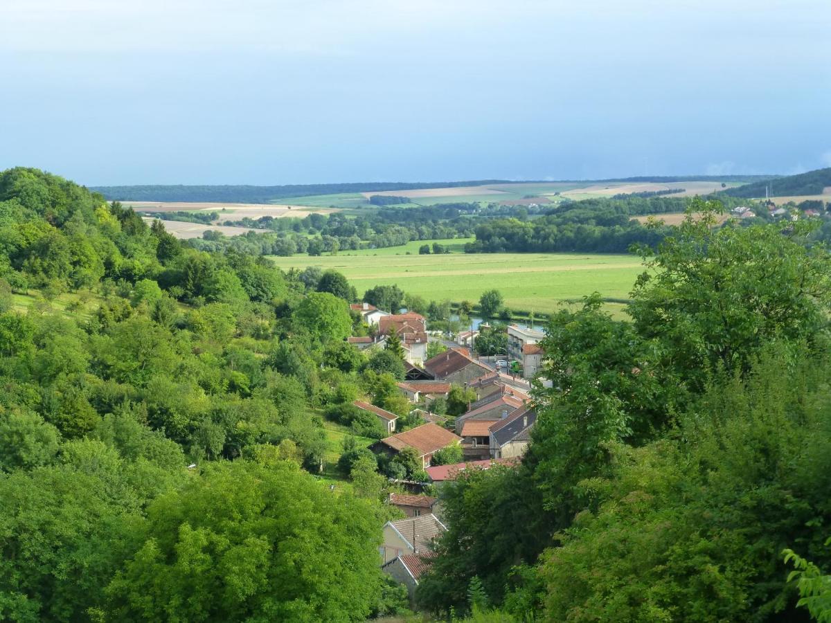 Les Chambres De La Ville Haute Dun-sur-Meuse Buitenkant foto